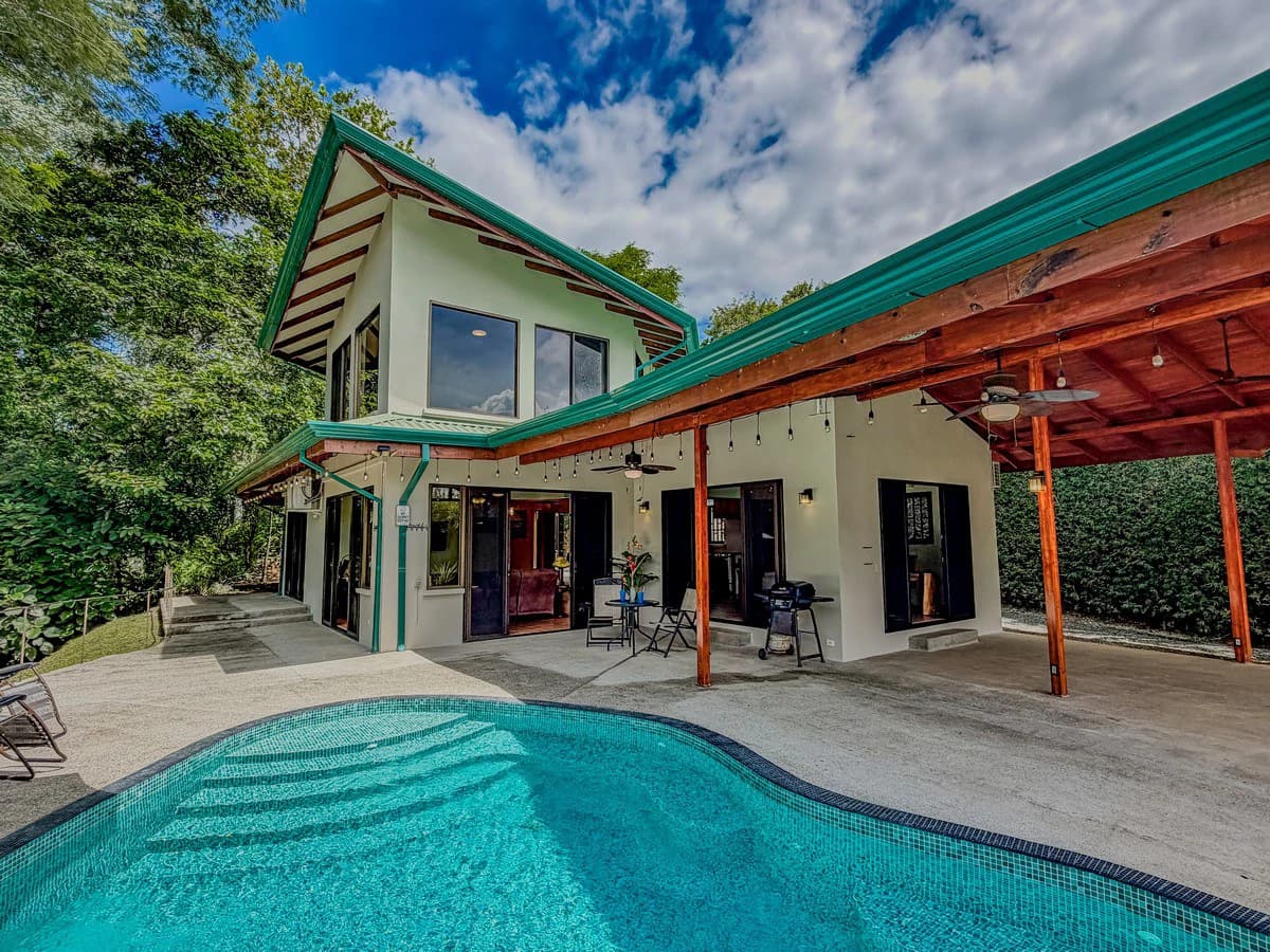 0.8 ACRES- 2 Bedrooms w/ Conversion Potential to 3 Bedrooms, 2 Full Bathrooms, Saltwater Pool, 8min to Dominical, and TWO 4×4 Vehicles Included!!! - photo 1