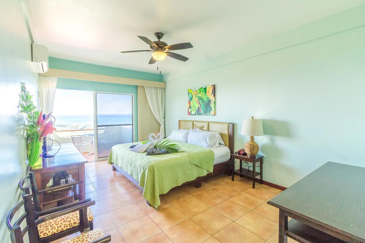 Popular 20-room Boutique hotel /retreat. Stunning ocean views - photo 38