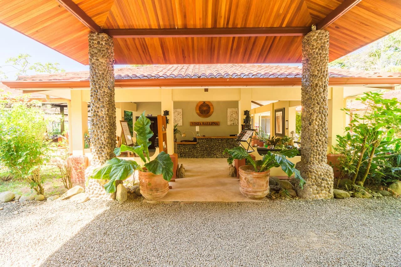 Popular 20-room Boutique hotel /retreat. Stunning ocean views - photo 33