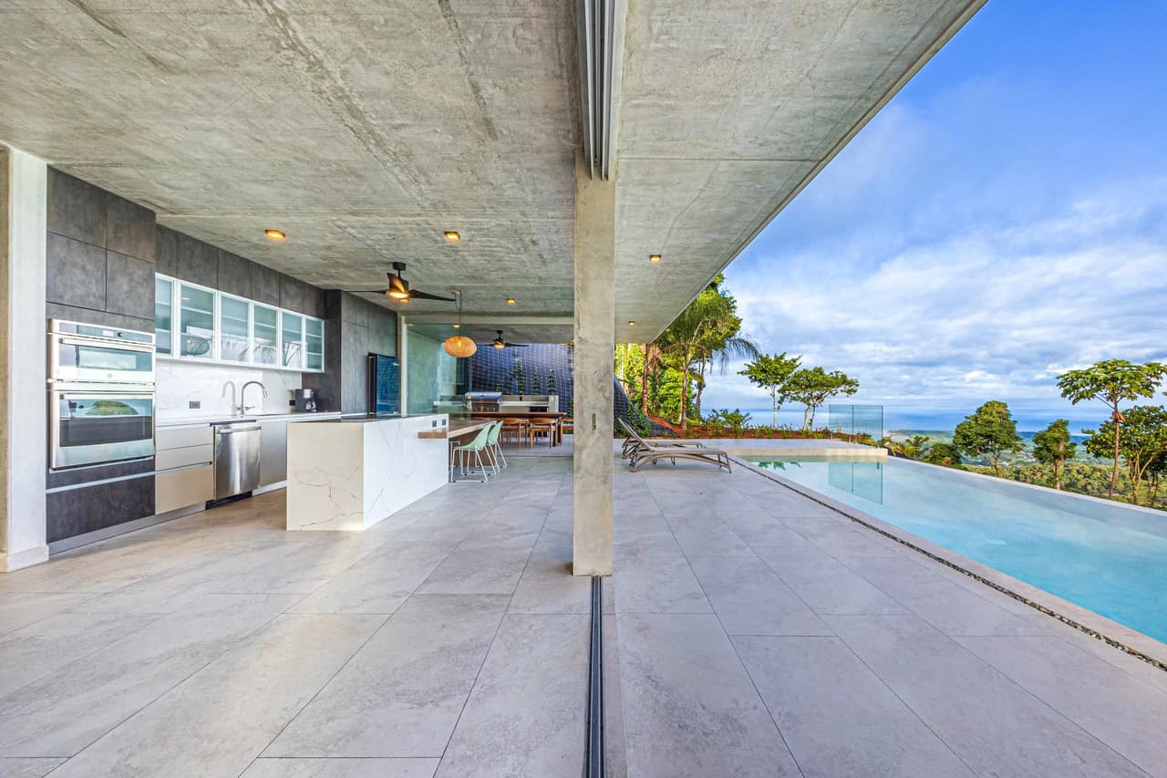 A True Estate Beyond Compare, Ocean Views For Miles: Mountain House For Sale in Uvita - photo 10