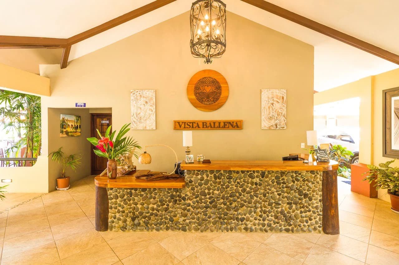 Popular 20-room Boutique hotel /retreat. Stunning ocean views - photo 29
