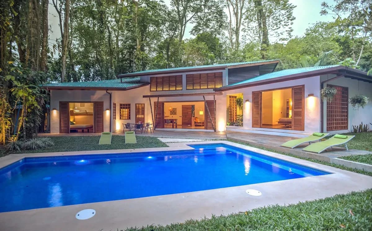 ID 1073: Villa Cabu - Luxury Airbnb Rental with Pool in Playa Chiquita