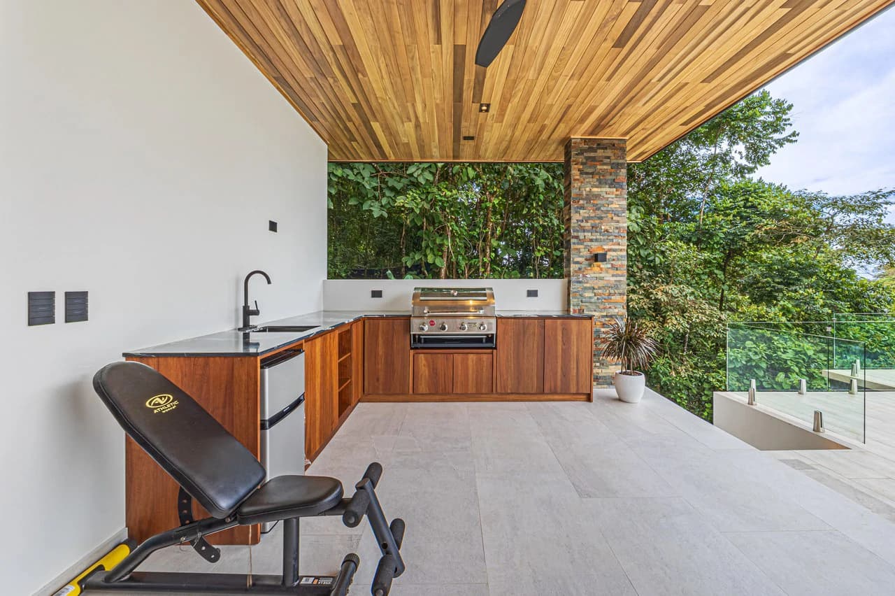 Casa Koules: Architectural 5-Bedroom Oceanview Estate in Prestigious Costa Verde Estates - photo 37
