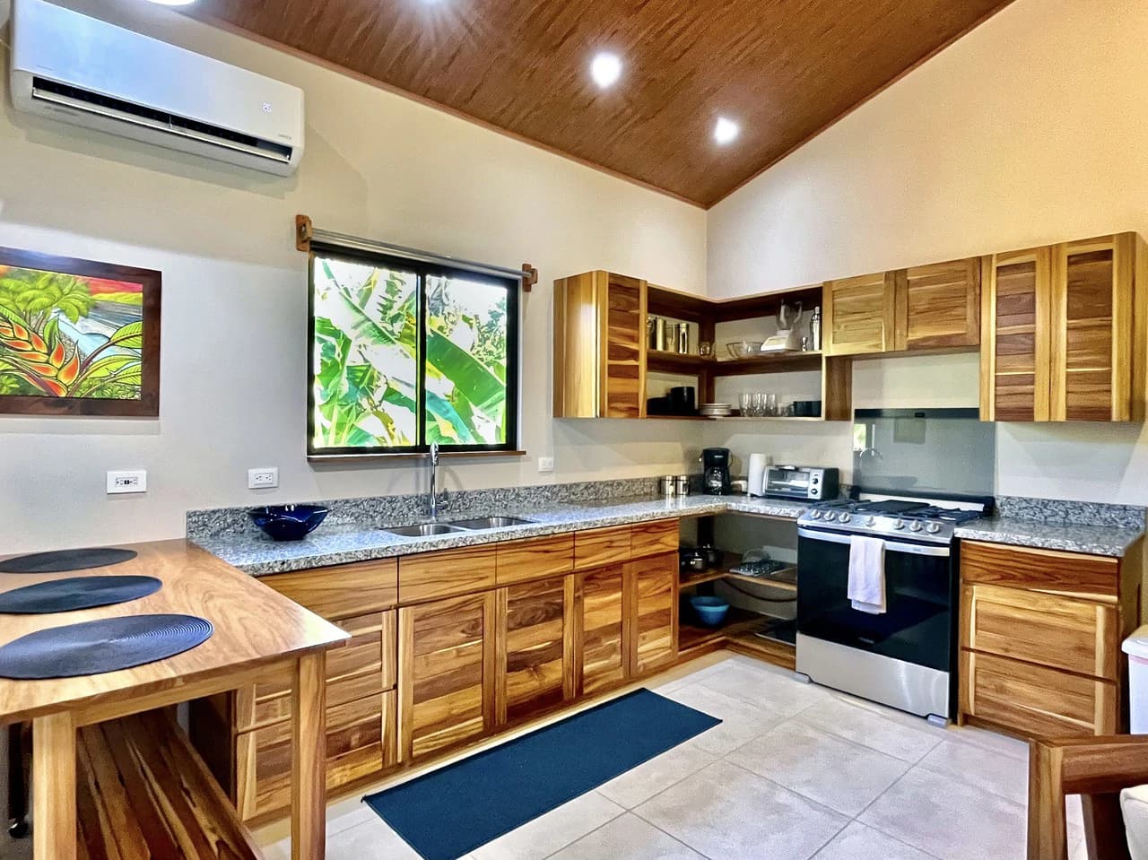 .075 ACRES – 2 Bedroom New Construction Home, Walk to the River, 5min to Playa Matapalo, 15min to Dominical!!!! - photo 10