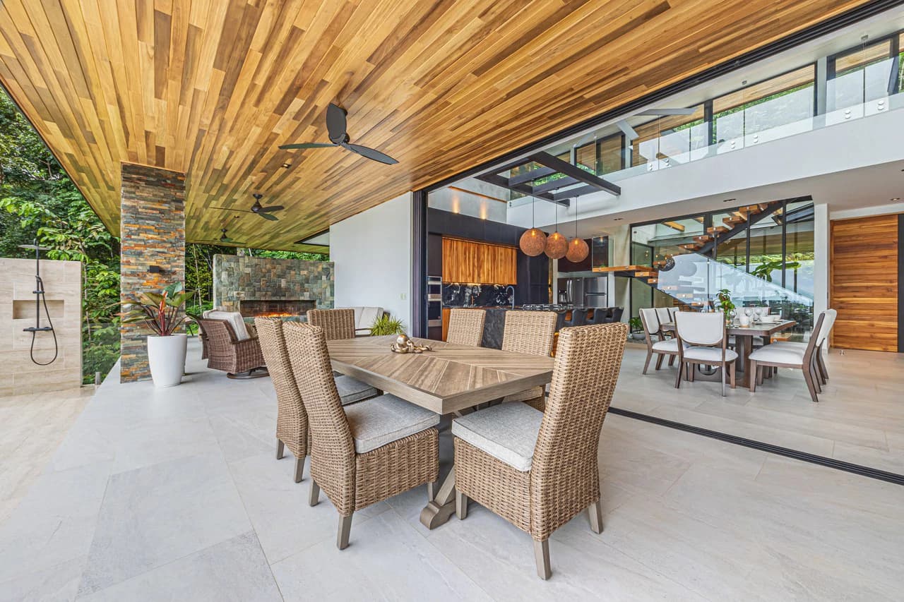 Casa Koules: Architectural 5-Bedroom Oceanview Estate in Prestigious Costa Verde Estates - photo 38