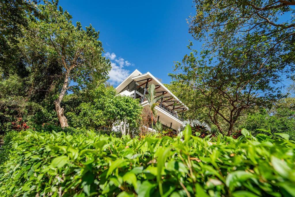 Casa Que Pasa: Exquisite Contemporary Hillside Home in a 1.6-acre Property Overlooking The Pacific Ocean - Enjoy Coastal Living in a Prime Location - photo 34