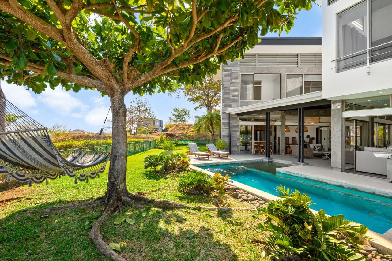 Casa Hijau: Modern Ocean-View Surf Home in Marbella - photo 35