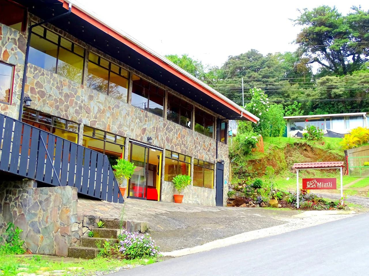 Unique Hotel in Monteverde. Cerro Plano.: Established 11-Room Hotel with Apartments in Monteverde – Prime Location & Proven Track Record