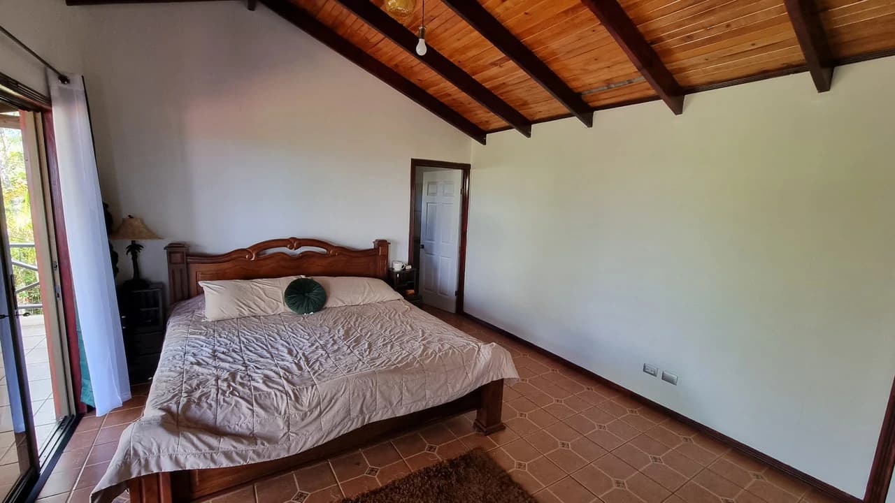 CASA SANTA ELENA: BEAUTIFUL HOUSE FOR SALE, WITH AMAZING VIEWS, 4 BDRM IN THE HEART OF SANTA ELENA - photo 7