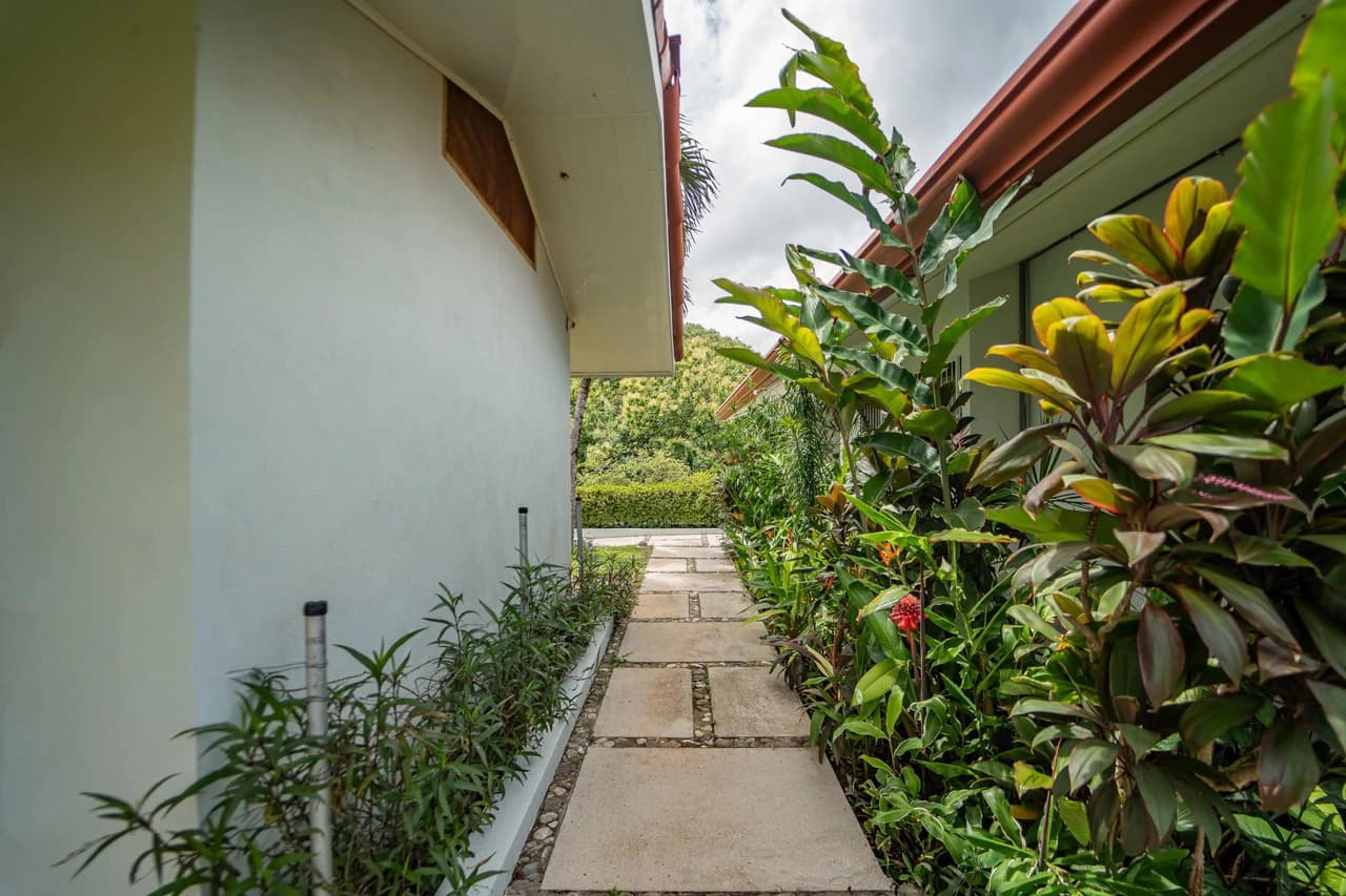 Casa Cavalier: 3BR Ocean View Mountain Home with Studio Apartment - photo 8