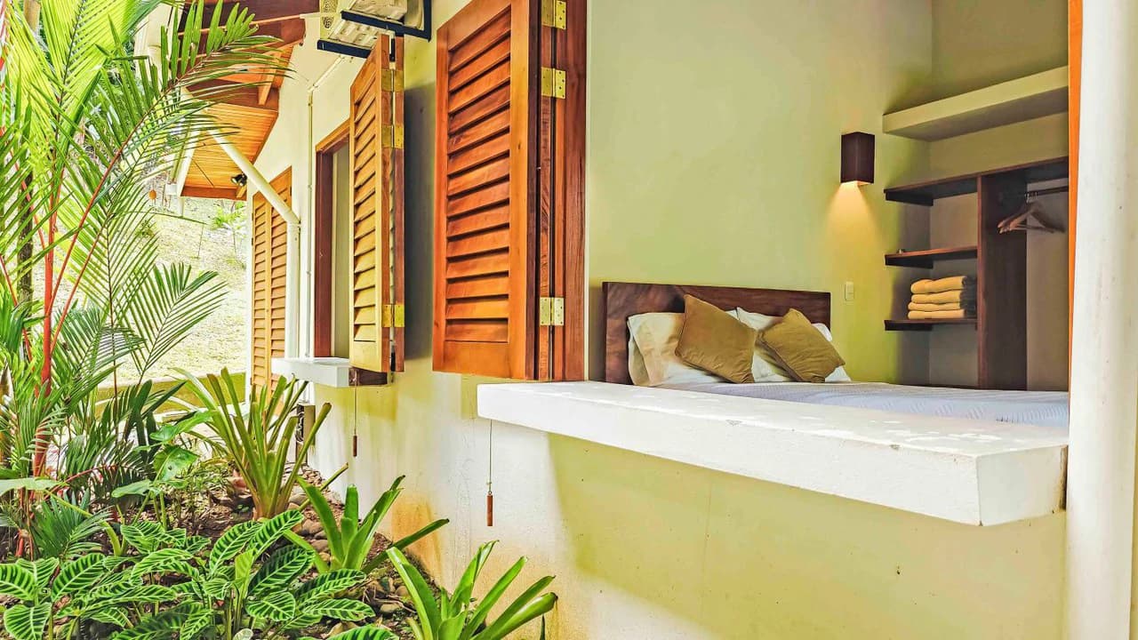ID 498 - 3 Bd/3Ba w/Pool on 21,000m2 Lot, Punta Uva: Hilltop Estate with Expansive Outdoor Living, Infinity Pool, and Solar Power on 2.1 Hectares of Titled Land - photo 9
