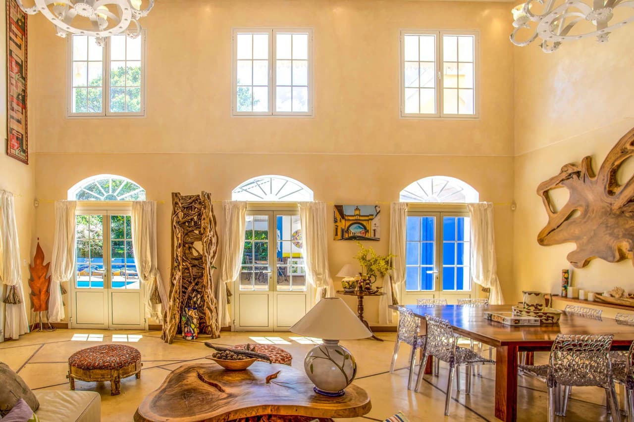 LUXURY PROPERTY HOUSE AND 5 APARTMENT SANTA ANA: Incredible property to live or invest. Ideal for single space. . This beautiful property measures 4857 m2 of lot with a street front of 23m2 and 432 m2 - photo 9