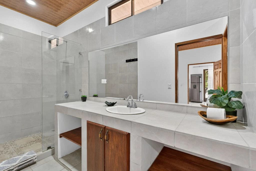 Villa Los Monos: High-Income 9-Unit Rental Property Near Playa Grande - photo 15