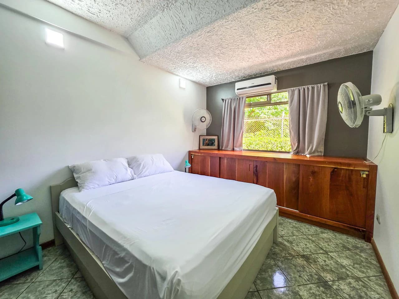 Prime Location 1bed 1bath Condo, Steps From Samara Beach - photo 10