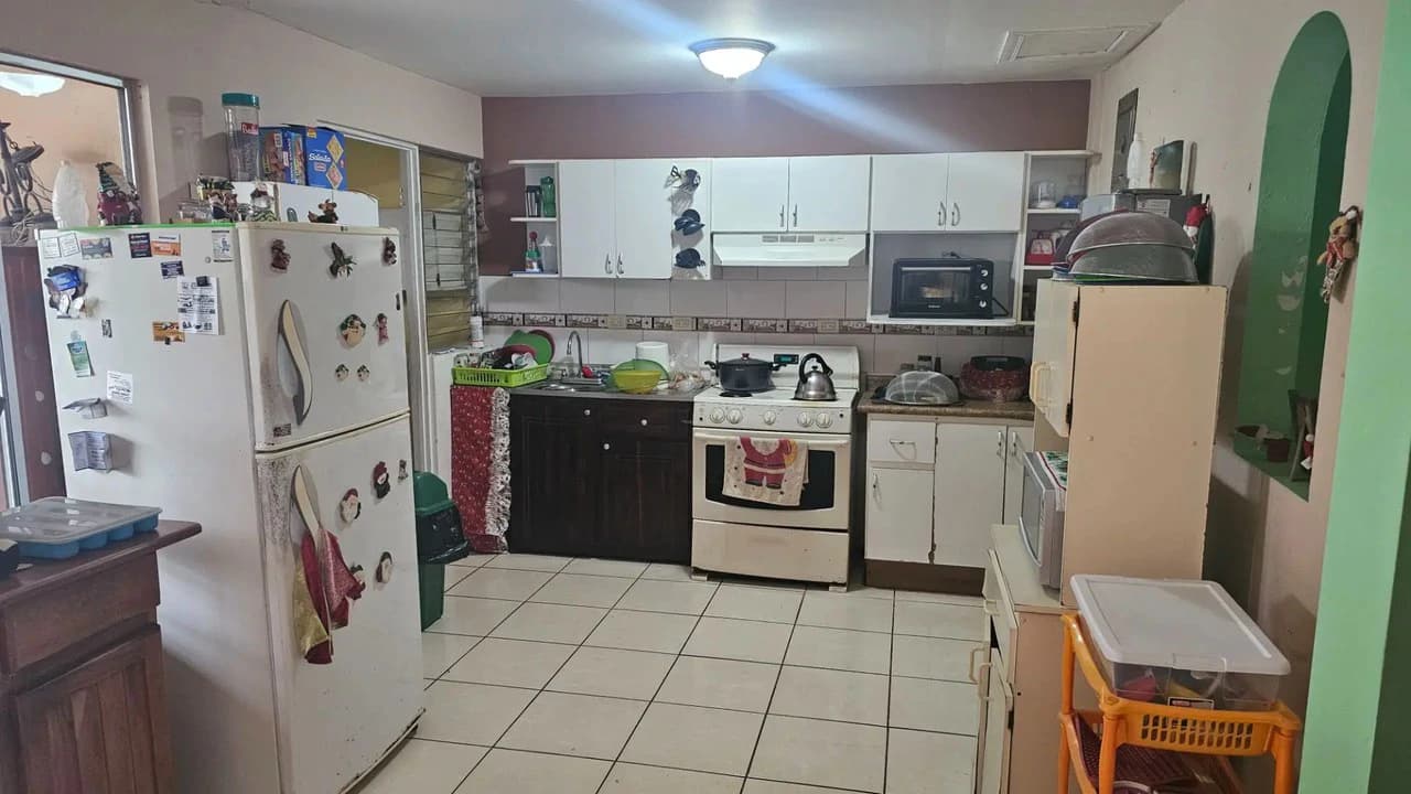 Spacious 6-Bedroom Family Home in Residencial Saint Clare, Moravia - photo 28