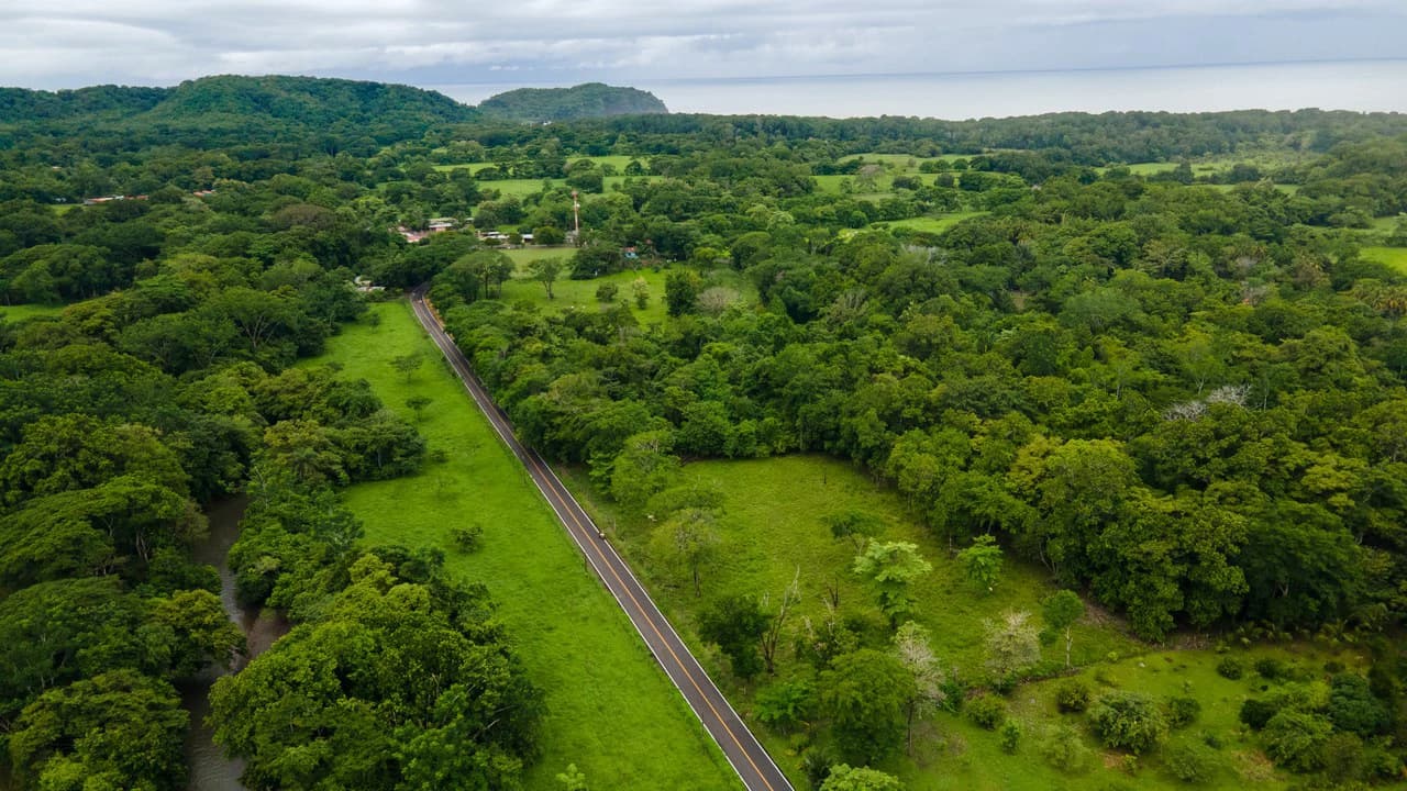 Exceptional Nearly 3-Hectare Property in Pueblo Nuevo, Bejuco, Guanacaste - photo 9