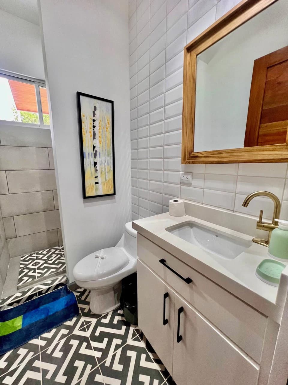 0.17 ACRES – 3 Bedrooms, Brand New Luxury Home in Uvita, Minutes From Beaches and Services, Wooded Lot, Year Round Stream, Private And Fully Furnished, Ready to Move!!! - photo 16