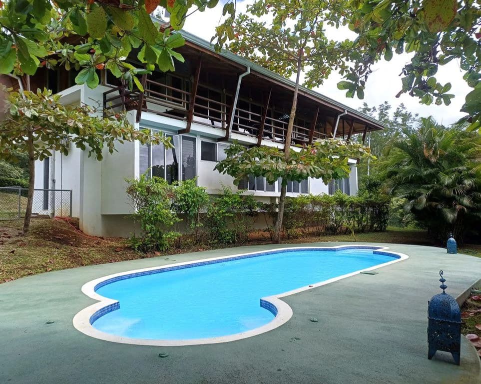 Casa Del Toro: Charm and Serenity in the Hills of Hojancha – 5-Bedroom House with Pool and Bungalow