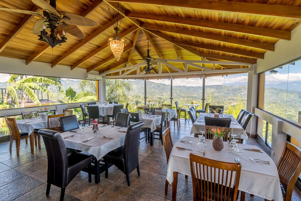 BARONS RESORT BOUTIQUE HOTEL: HOTEL BAR & RESTAURANT - photo 16