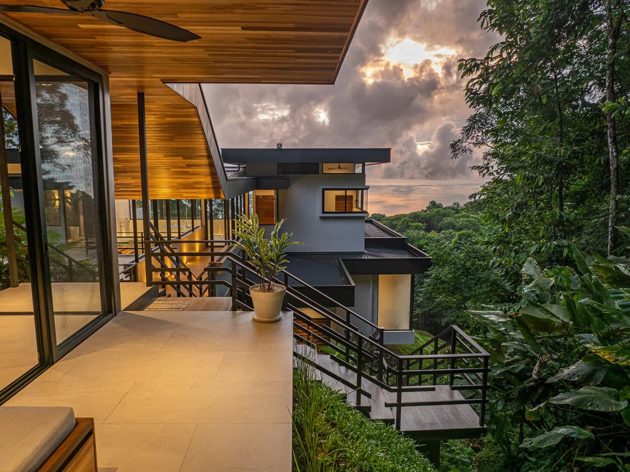 Casa Koules: Architectural 5-Bedroom Oceanview Estate in Prestigious Costa Verde Estates - photo 78