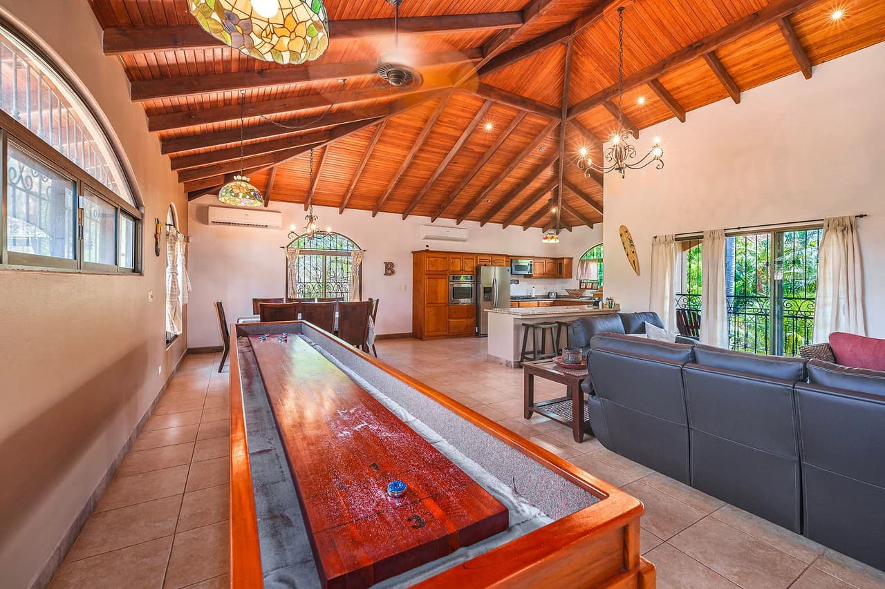 Casa Palacio: Elegant and Palatial 3BR in Gated Community - photo 13