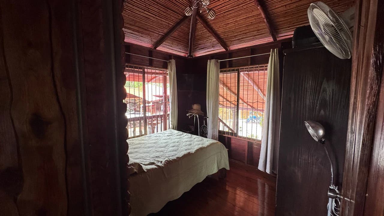 Charming Hardwood Cabin with Fruit Garden Near San Isidro - photo 22