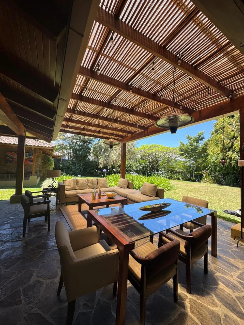 Zurcher Masterpiece Heredia: Splendid one story home - photo 21