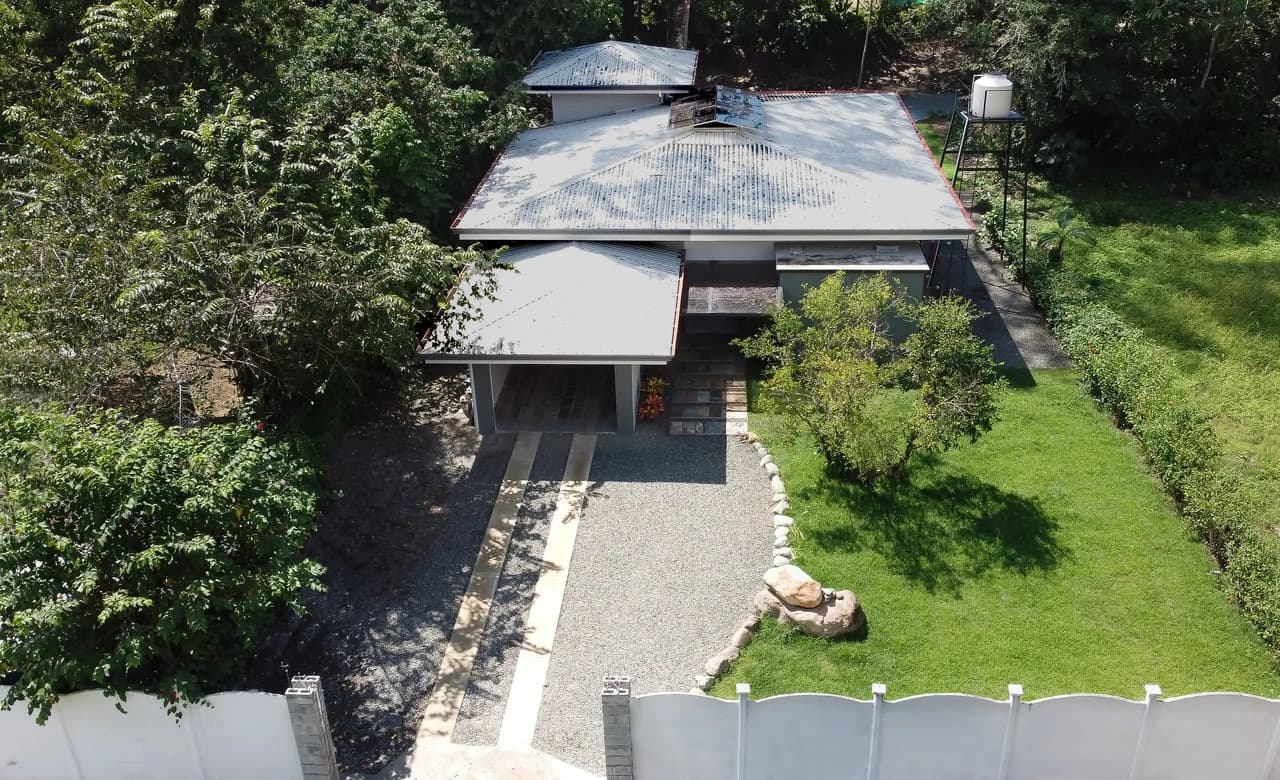 BRAND NEW 3-bedroom home, 5 minutes to Dominical Beach. - photo 4