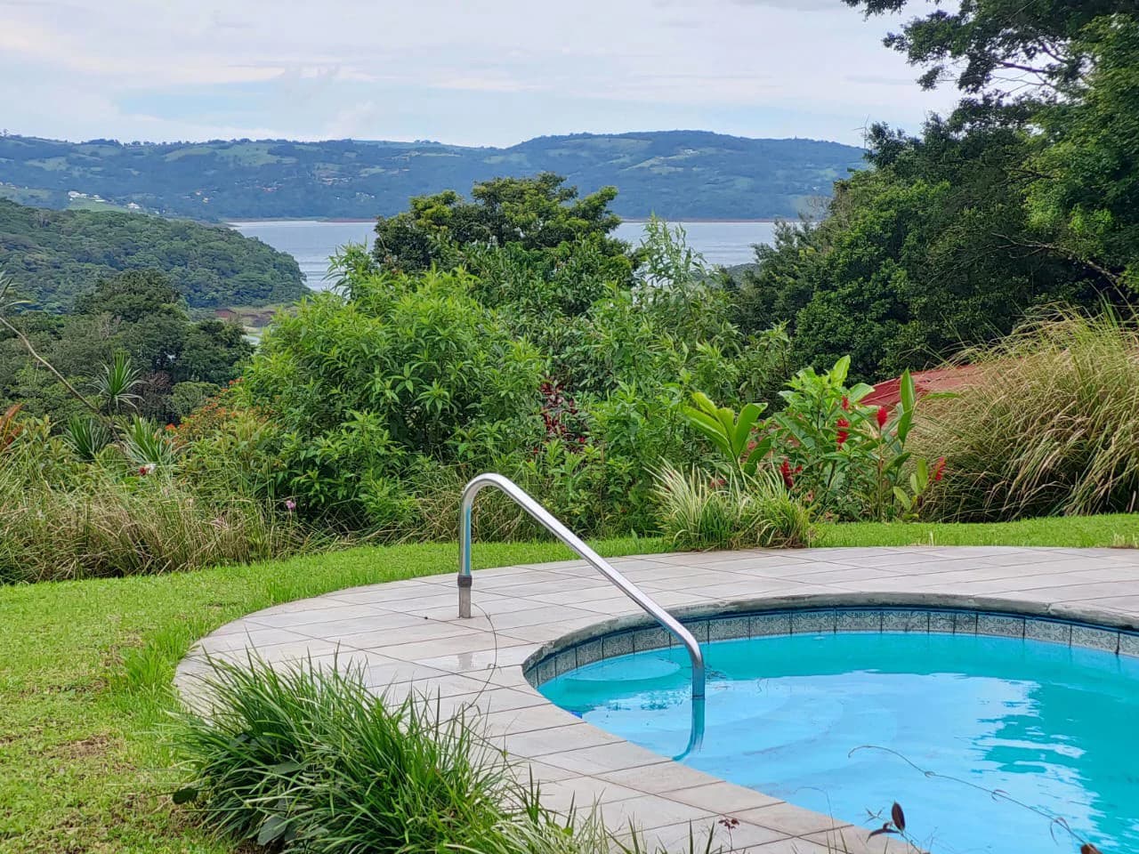 SITTIN' ON TOP OF THE WORLD : Lake View Home-Pool-Apartment Above The Garage - photo 2