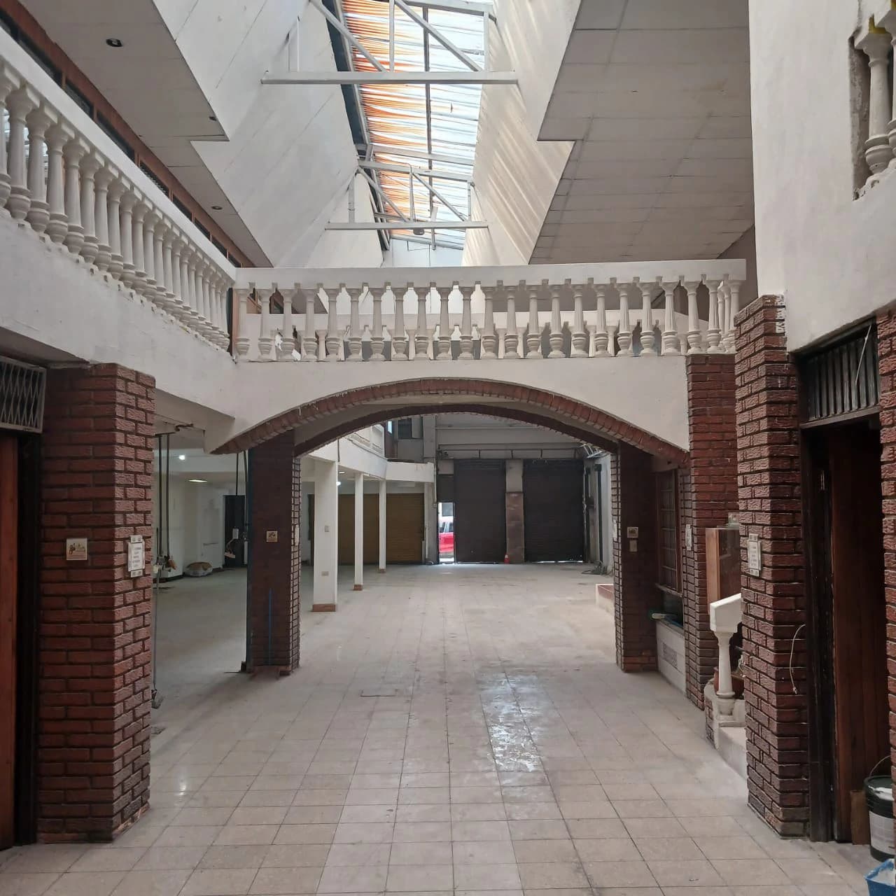 Downtown Hotspot...: Commercial Center close to Central Park - photo 3