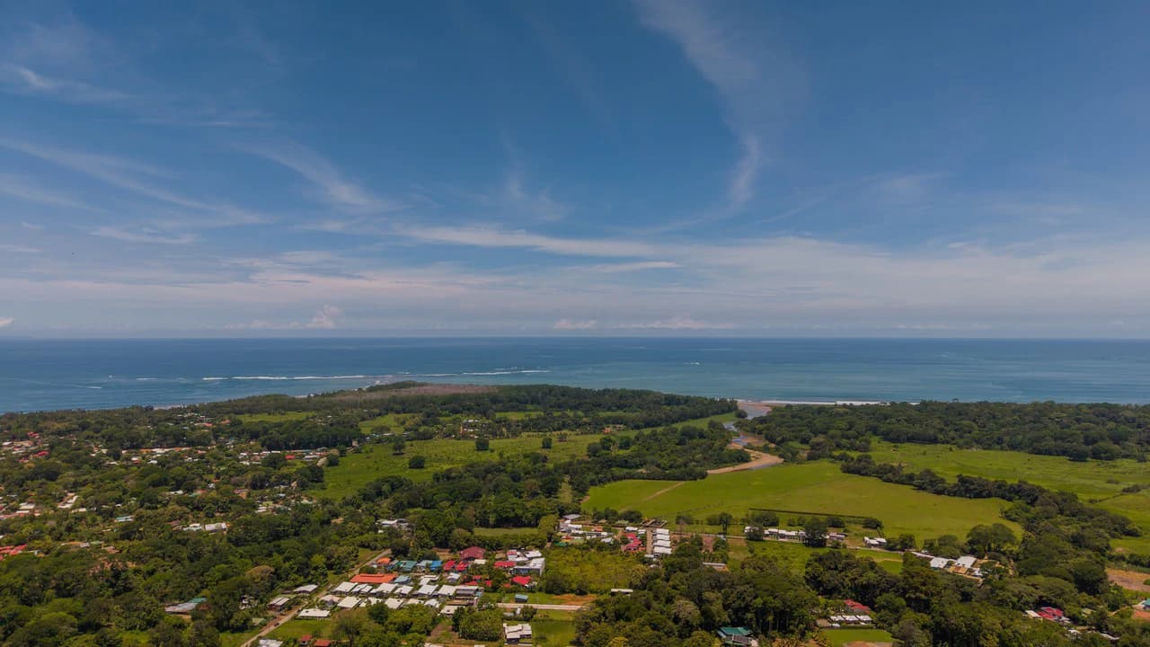 Charming 2 Bedroom Home + Studio located in heart of Uvita - photo 32