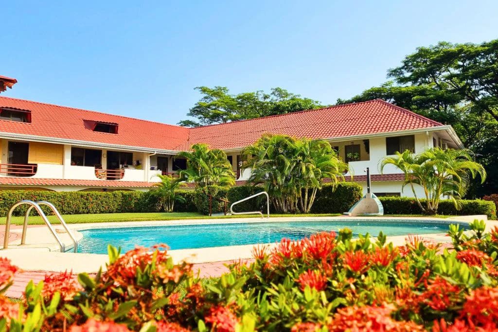 Condo Residencia Anita: Charming One-Bedroom Condo Near the Beach