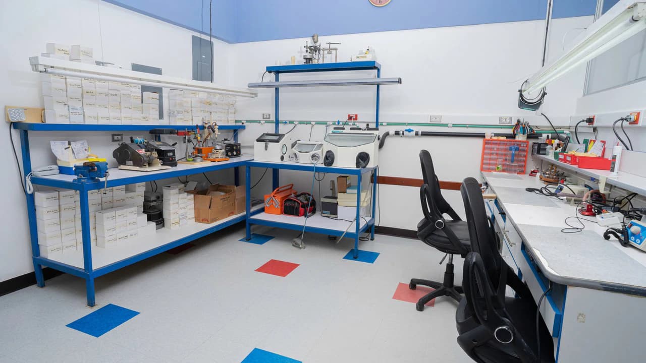 L-130: Building with fully equipped dental clinic - photo 6