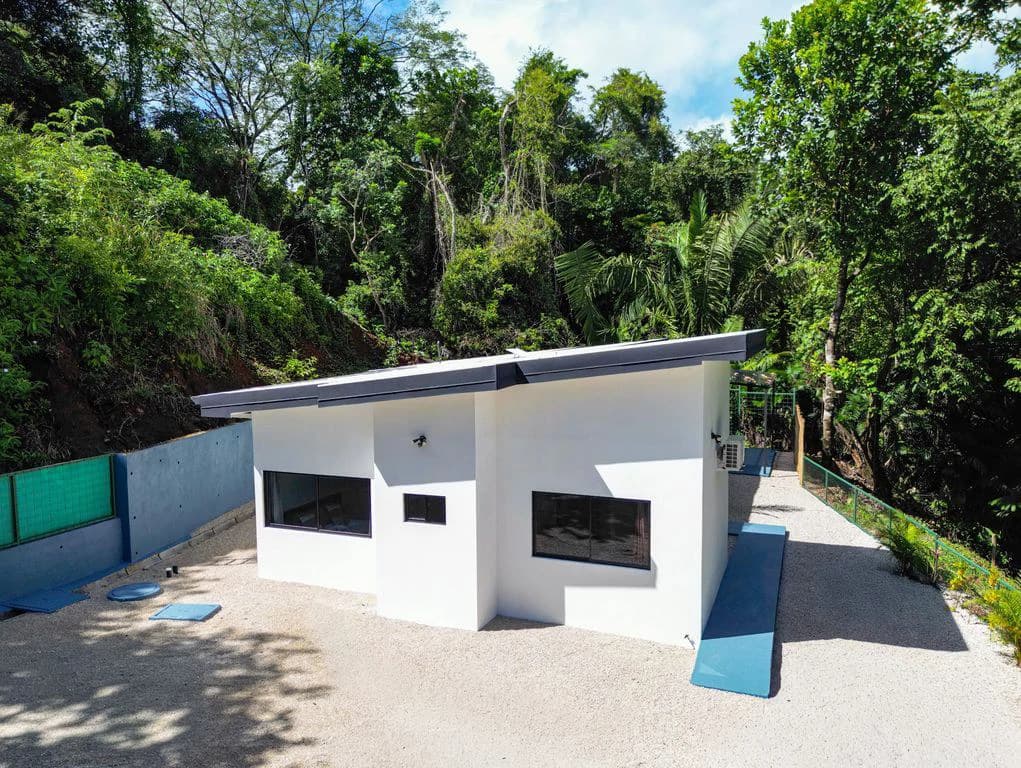 Casa Quetzal del Bosque: Turnkey Tropical Living with Income Potential – Just 5 Minutes from Carrillo Beach - photo 3