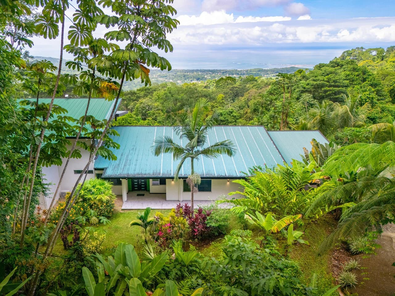 Luxury Ocean View Retreat Overlooking the Whale’s Tail – Proven Rental in Gated Enclave - photo 4