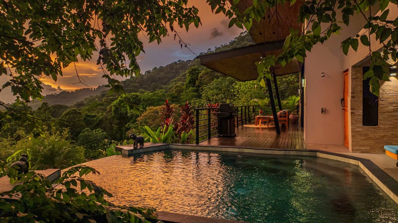 Casa Markissa: Luxury Oceanview Villa with Proven Rental Income. - photo 32