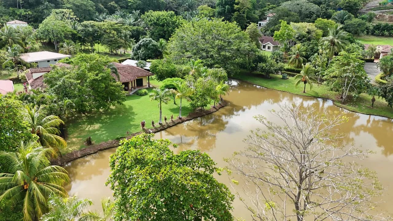 Tropical Luxury Estate with Private Lake, Pool & Prime Location Near Costa Rica’s Best Beaches: Near the Coast House For Sale in Parrita - photo 12