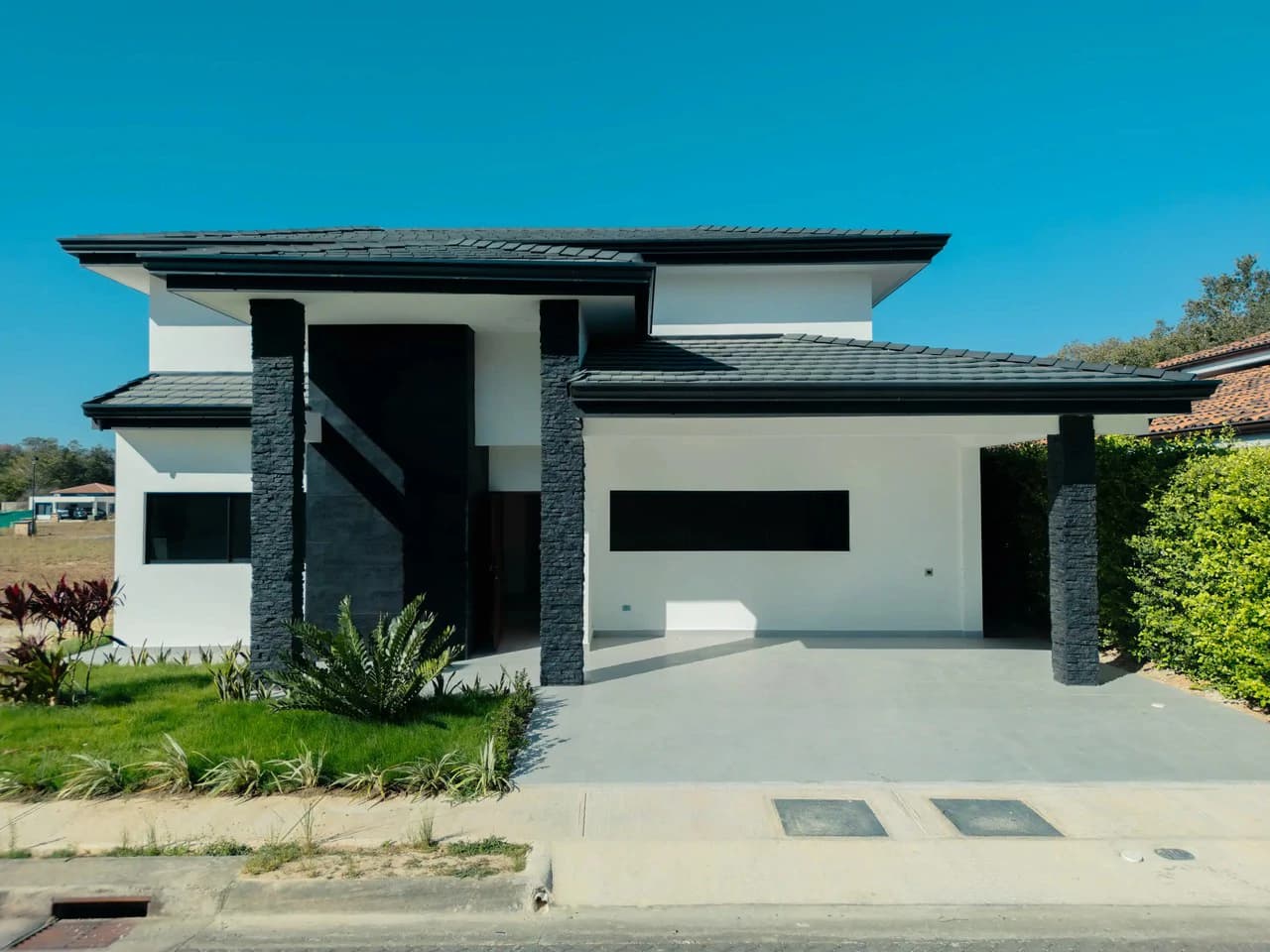 HOUSE FOR SALE IN A GATED COMMUNITY – LIBERIA, GUANACASTE