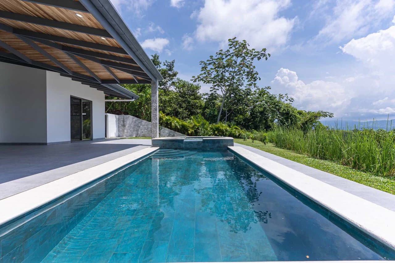 New Single-Story Home for Sale in Las Rocas, Atenas – Pool, Jacuzzi & Panoramic Views - photo 6
