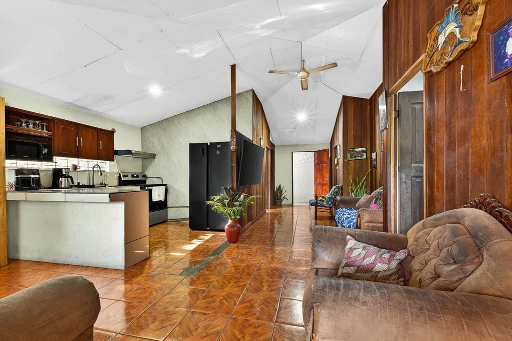Casa Salinas: Tropical Compound with Multiple Income Opportunities in Playa Grande - photo 4