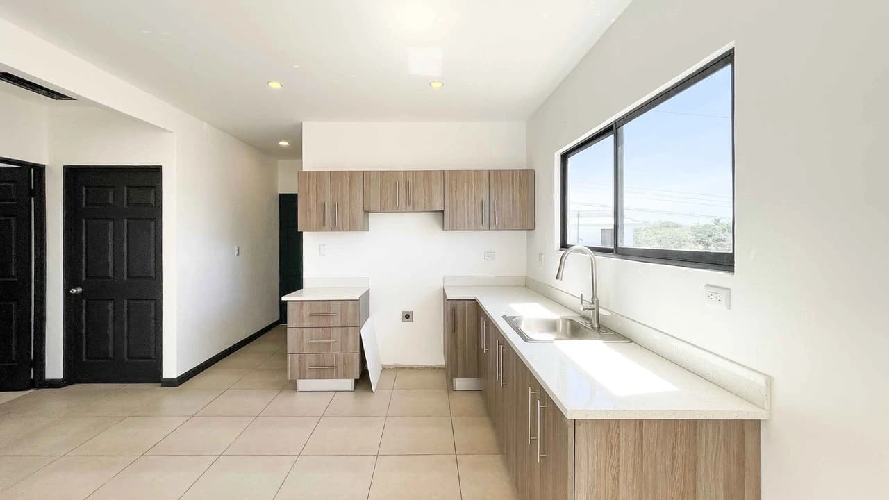 Charming New House for Sale in Gated Community - photo 6