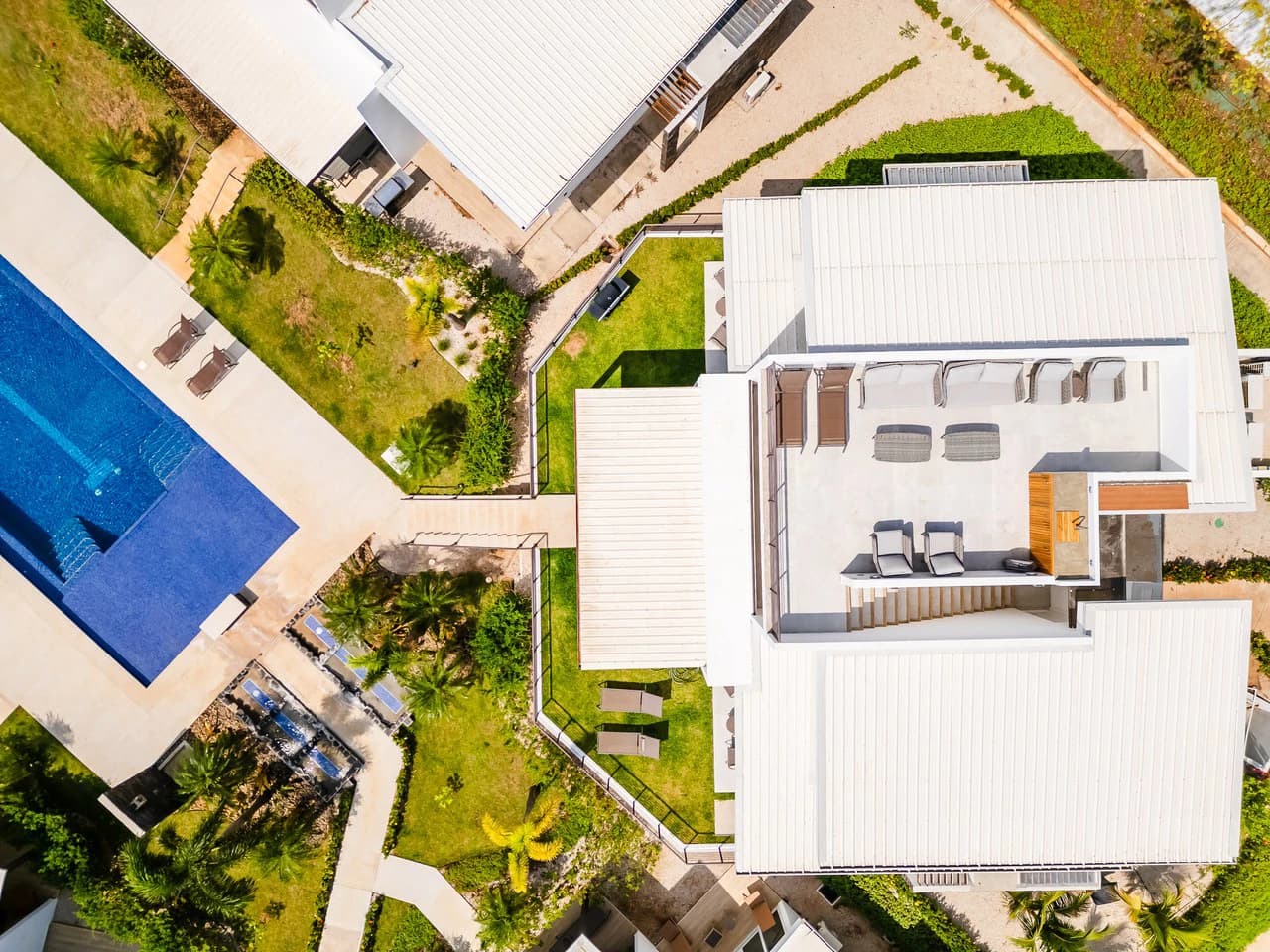 The Enclave: Ultra-Modern 5 Bedroom Villa Located Minutes From the Beach! - photo 38