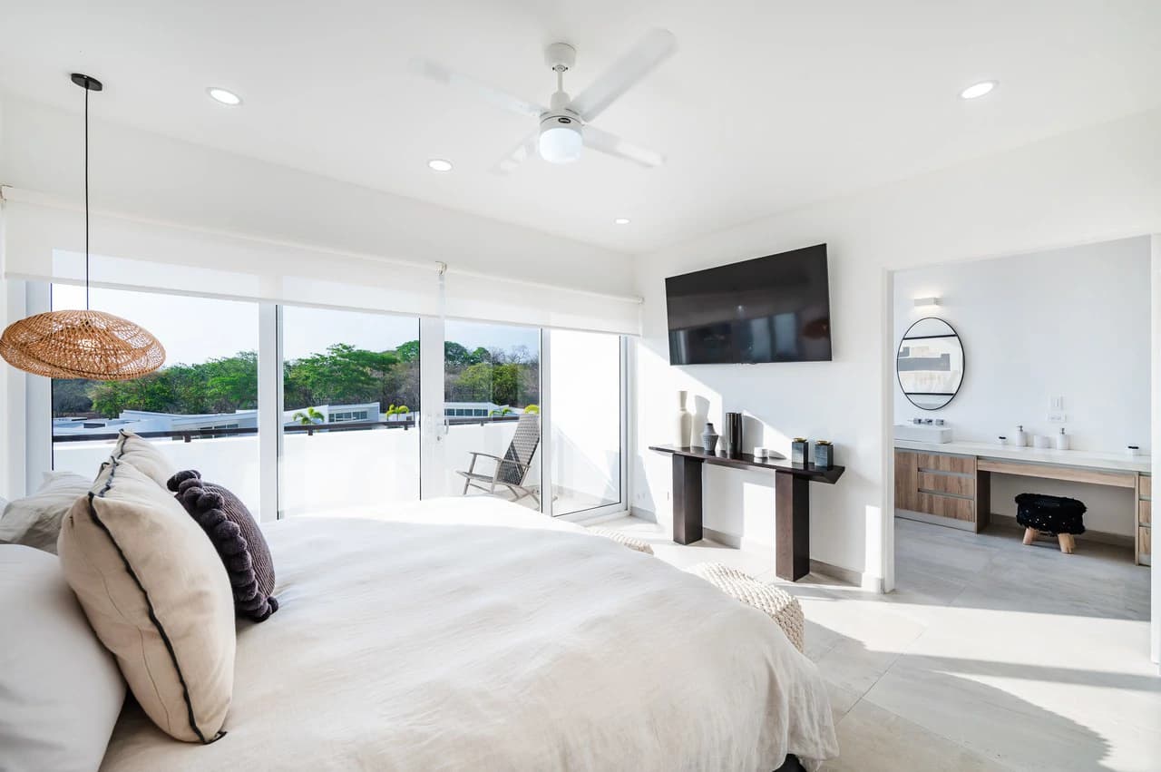 The Enclave: Ultra-Modern 5 Bedroom Villa Located Minutes From the Beach! - photo 25