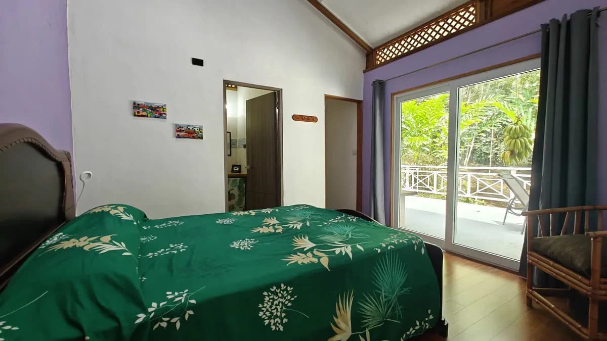 ID 1055: Elevated Jungle Residence on Expansive Riverfront Jungle Land - photo 9