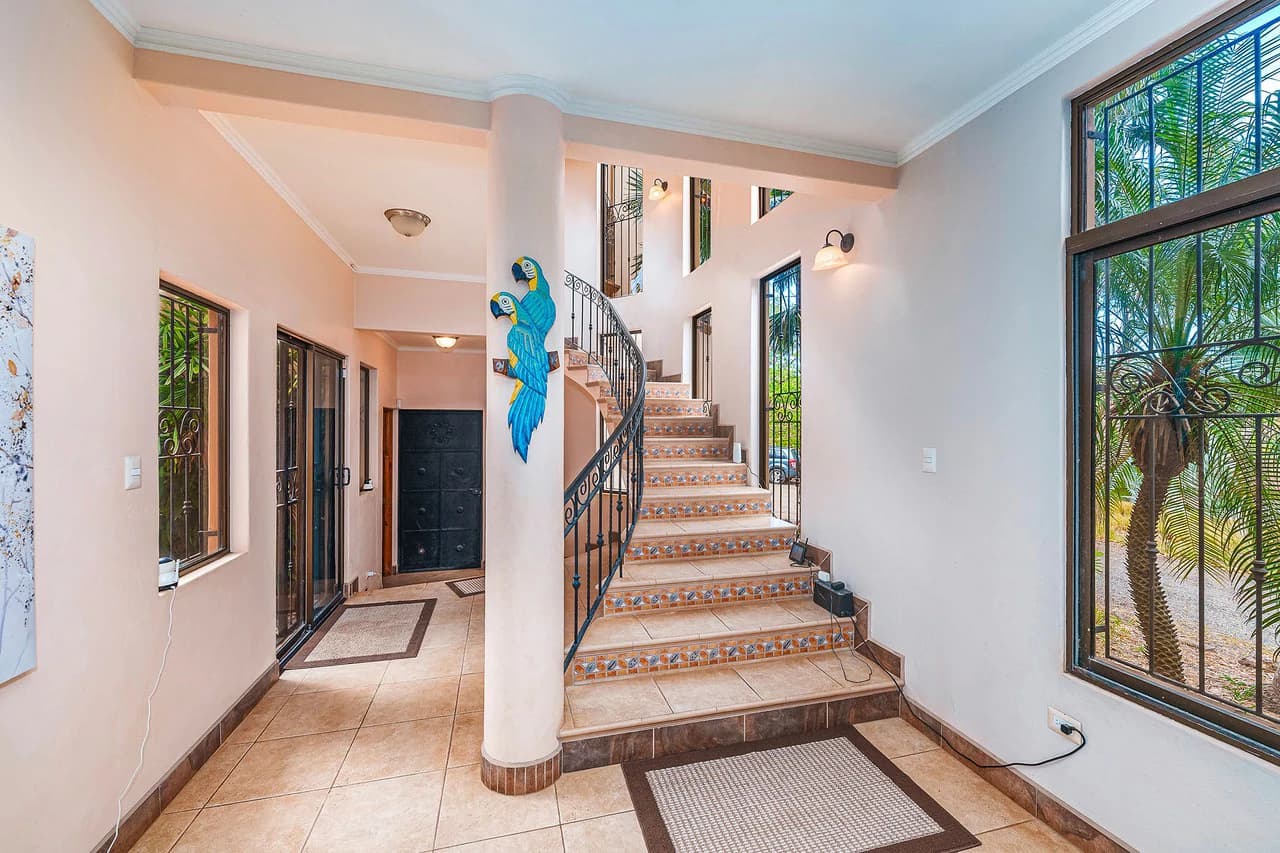Casa Palacio: Elegant and Palatial 3BR in Gated Community - photo 11