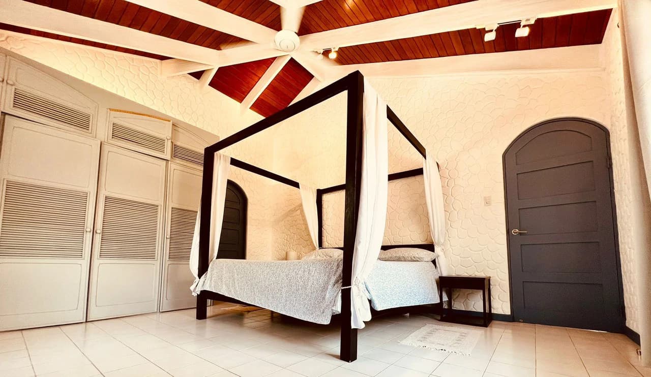 Mountain House For Sale in Curubandé - photo 13