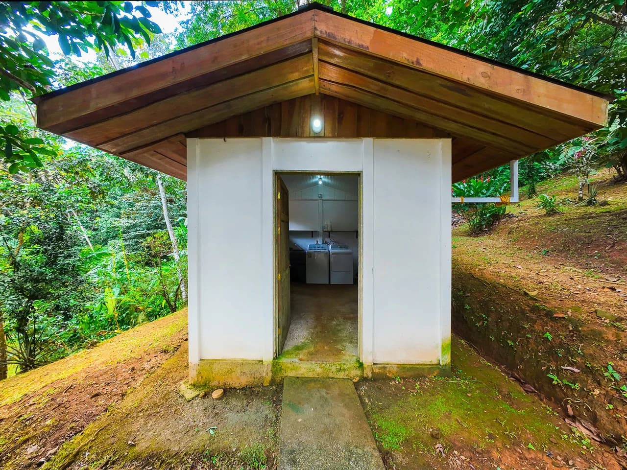 Serene Jungle Home + Guest Cabin on 3 Acres and River - photo 36