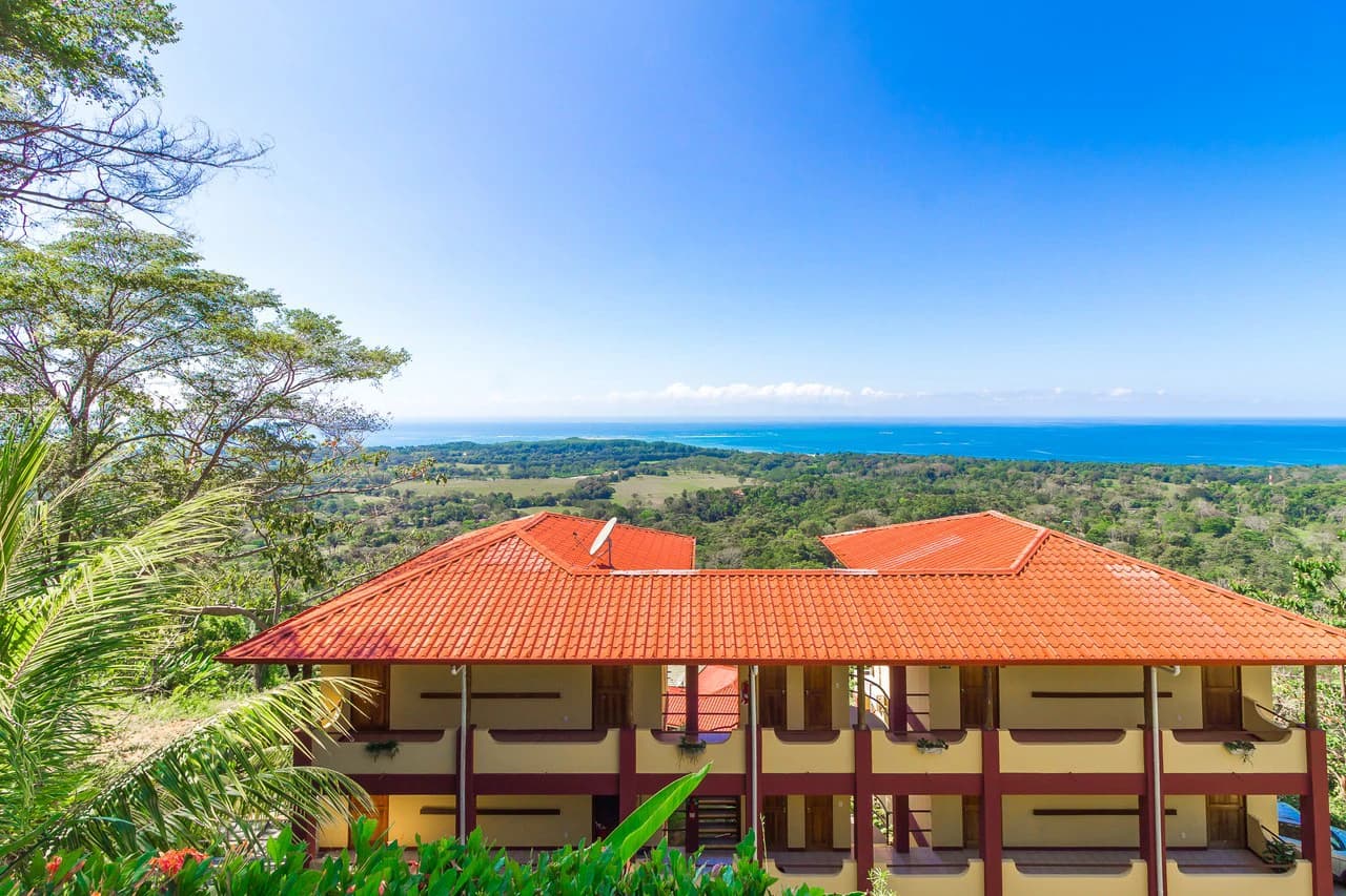 Popular 20-room Boutique hotel /retreat. Stunning ocean views - photo 10