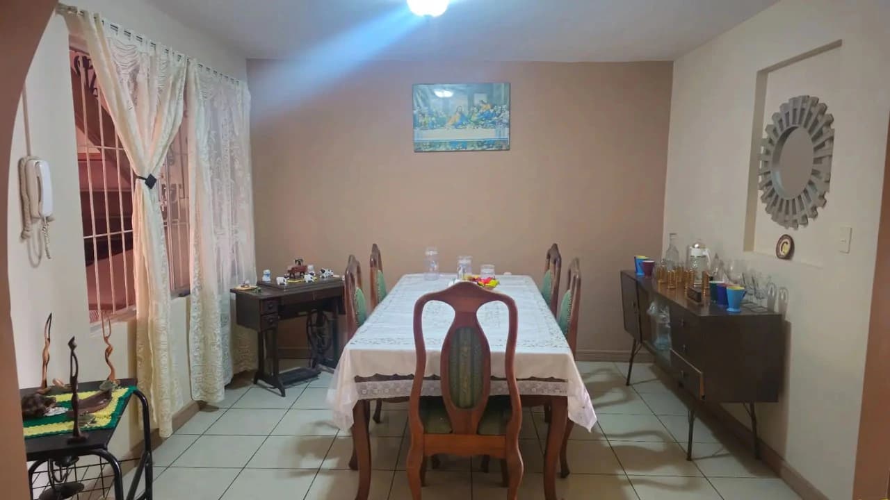 Spacious 6-Bedroom Family Home in Residencial Saint Clare, Moravia - photo 27