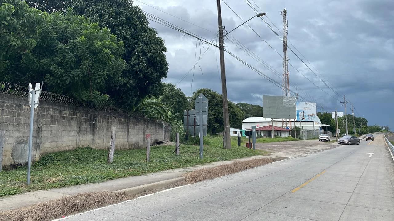Commercial property for sale in Liberia center in front of the Mall on the main Inter american highway # 1 - photo 10